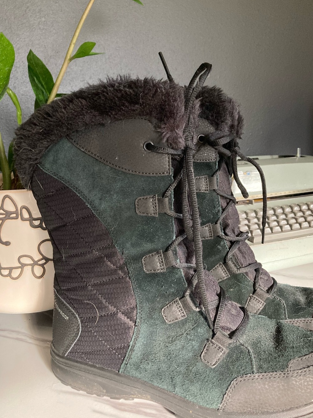 Columbia Women's Black Winter Lace-Up Fur-Trim Boots - Picture 14 of 16
